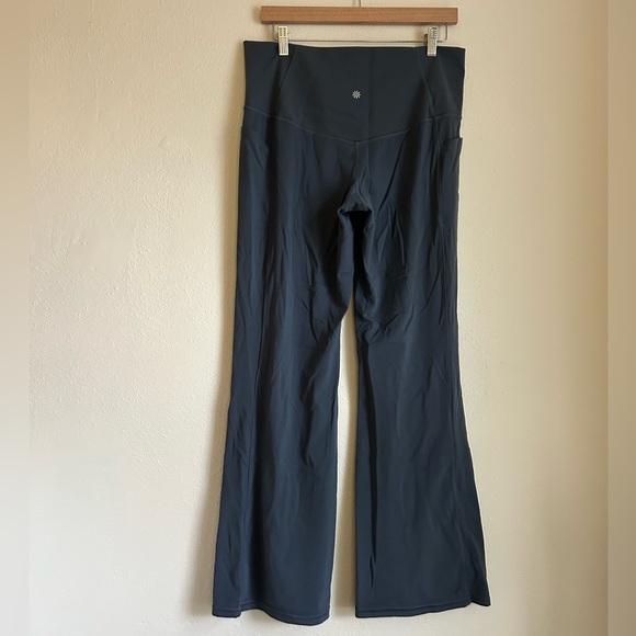 Athleta Charcoal Gray High Rise Salutation Stash Flare Pants Leggings 1X - Picture 3 of 7